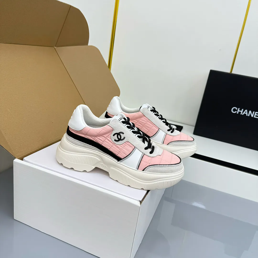👟👟Ex-factory price 620👟👟 Chanel bread shoes ~ original calfskin panda shoes Chanel 25C latest hot style panda black and white sports shoes casual sneakers Xiaoxiang hot item classic black and white panda color coco girls must pay Fabric: original custom mixed sheepskin lining: original imported breathable mesh lining outsole: Original molded rubber + TPU combination Size: Women's 35-41